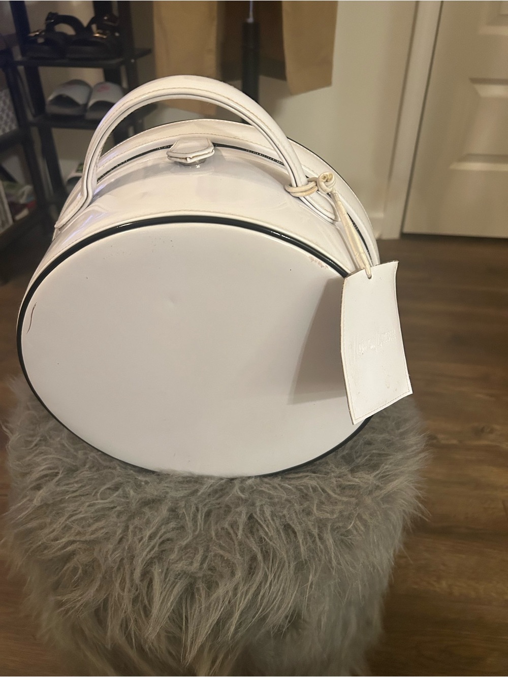 Neiman Marcus White Round Top-Handle Mini Bag/Travel case/Grooming case - Picture 2 of 6